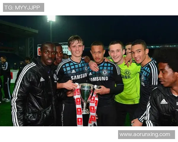 斯坦福桥的“触感”革命：罗塞尼尔的一记握手，如何拨开了切尔西的漫天迷雾？